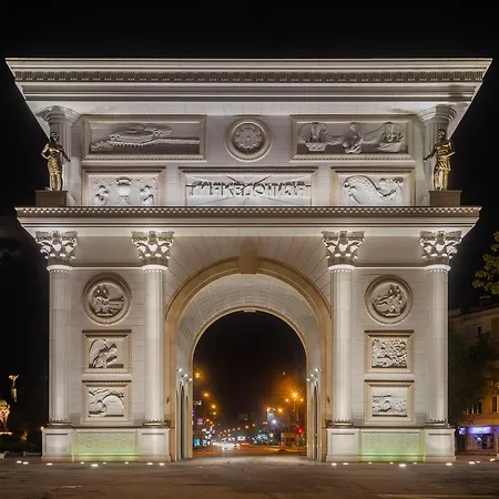 Square View Апартаменты Скопье